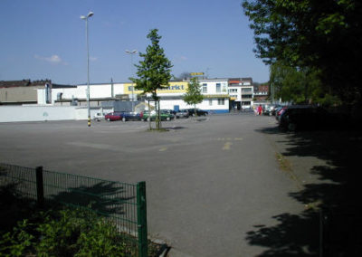 2004 - Edeka Markt mit Parkplatz